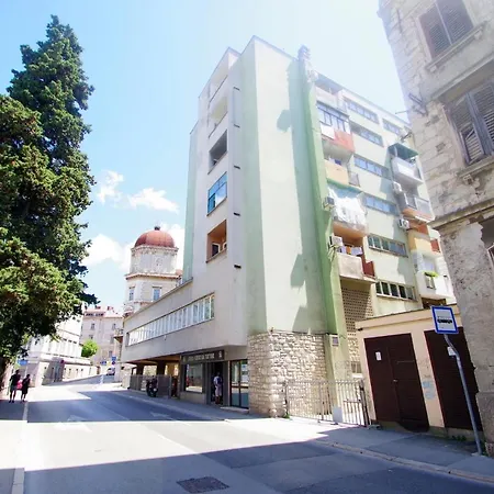 아파트 Modern In The Heart Of With Private Parking 풀라