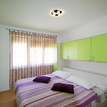 Modern In The Heart Of With Private Parking 아파트 풀라