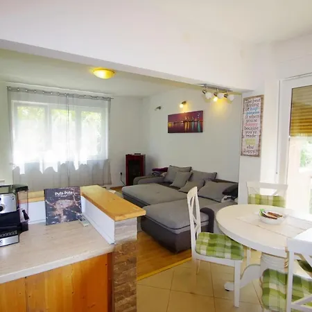 Modern In The Heart Of With Private Parking 아파트 풀라