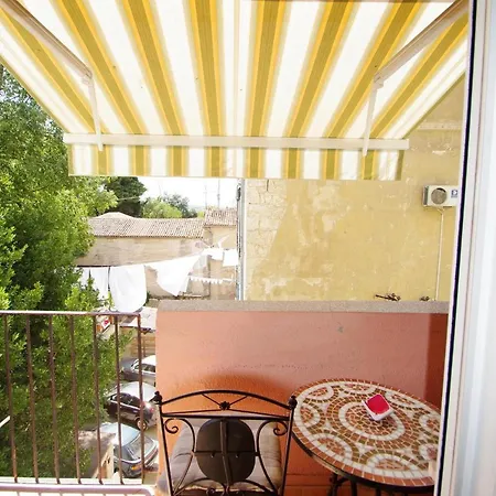 Modern In The Heart Of With Private Parking 아파트