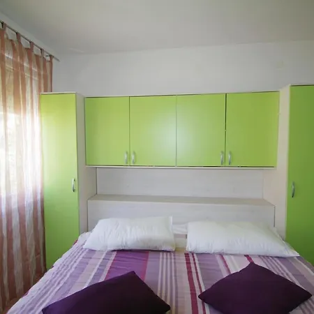 Modern In The Heart Of With Private Parking 풀라
